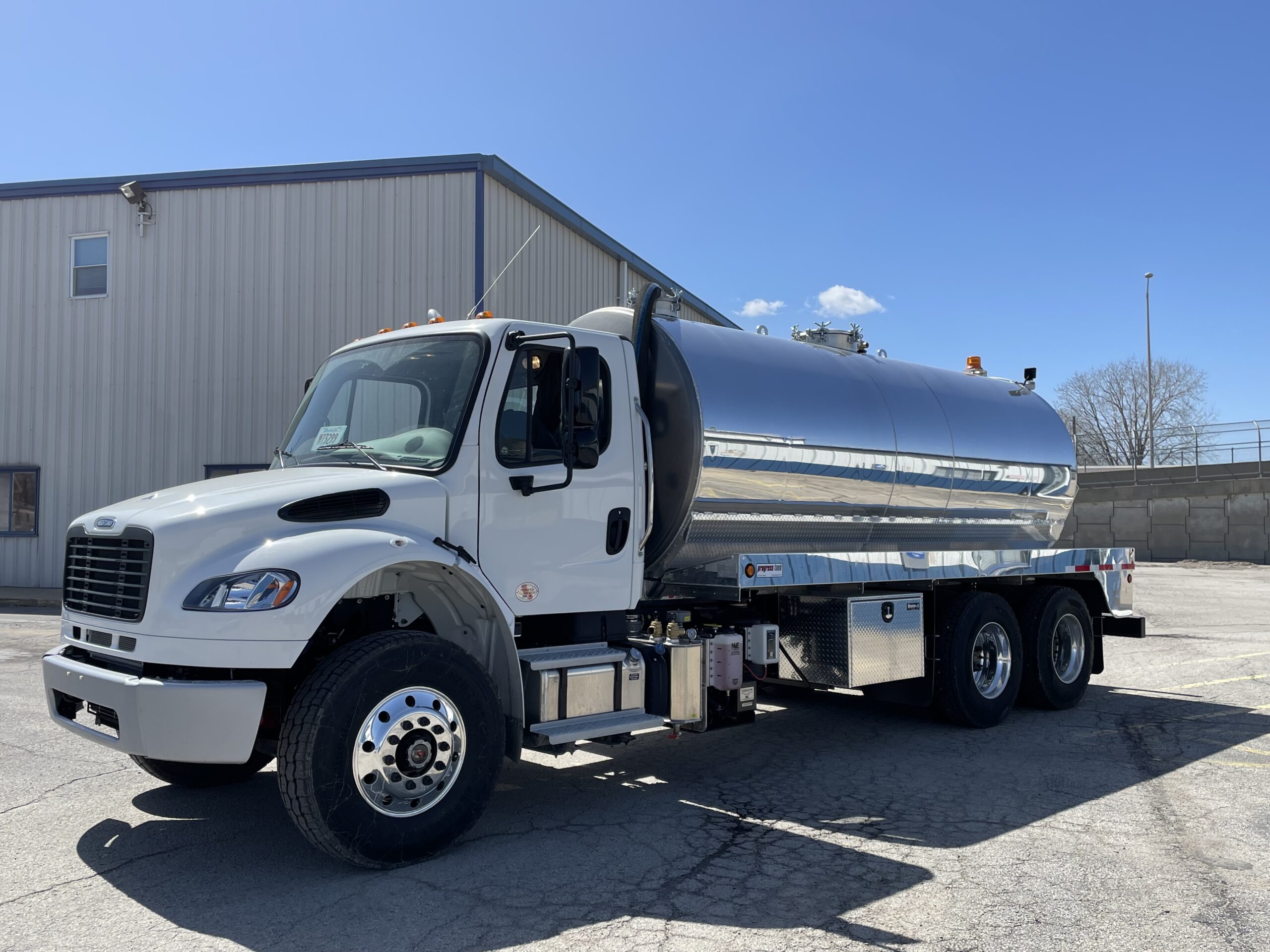 SEP 4000-GAL 1CPT AL W/ 2024 FREIGHTLINER M2106 - Progress Tank