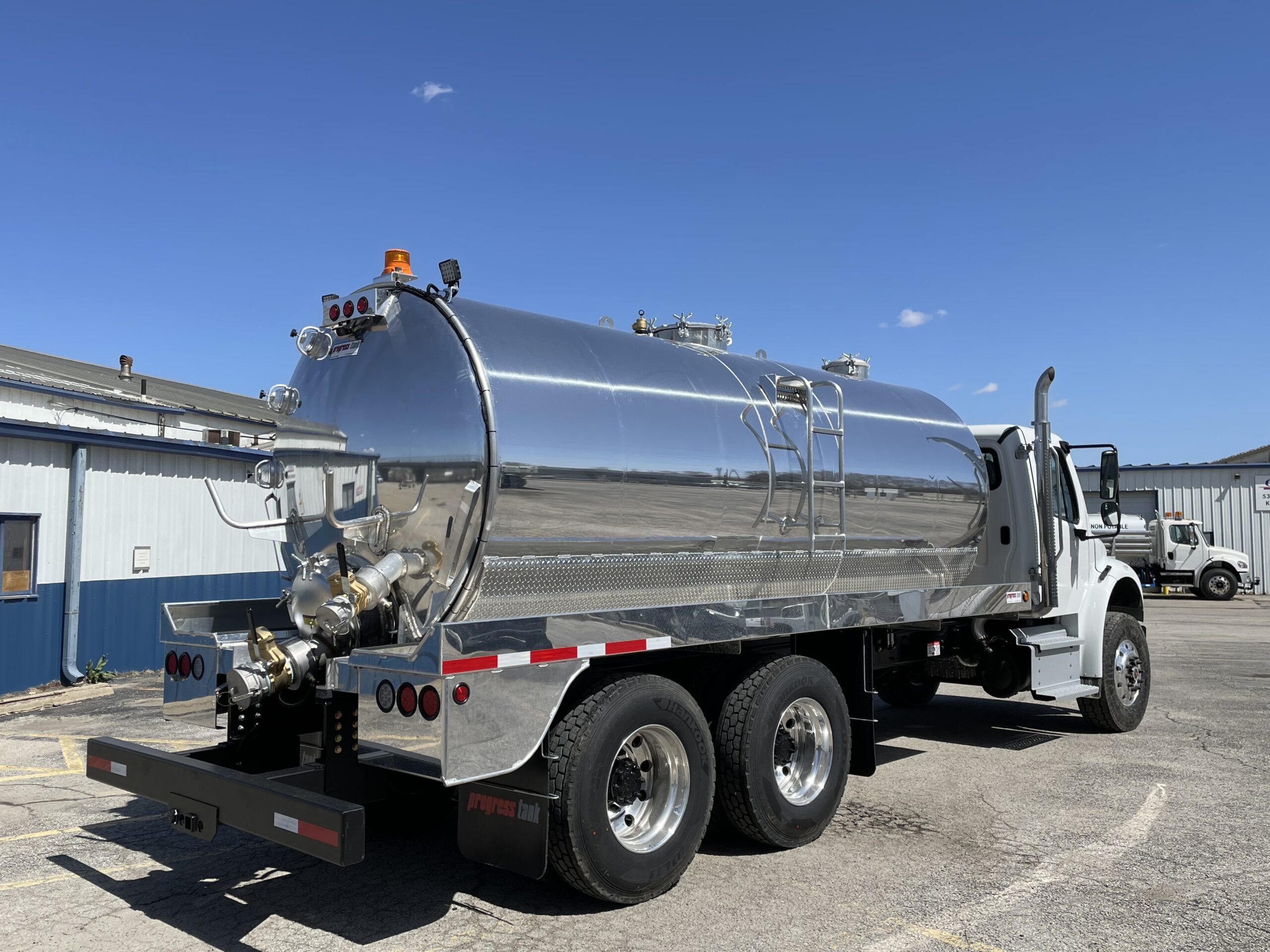 SEP 4000-GAL 1CPT AL W/ 2025 FREIGHTLINER M2 Plus - Progress Tank