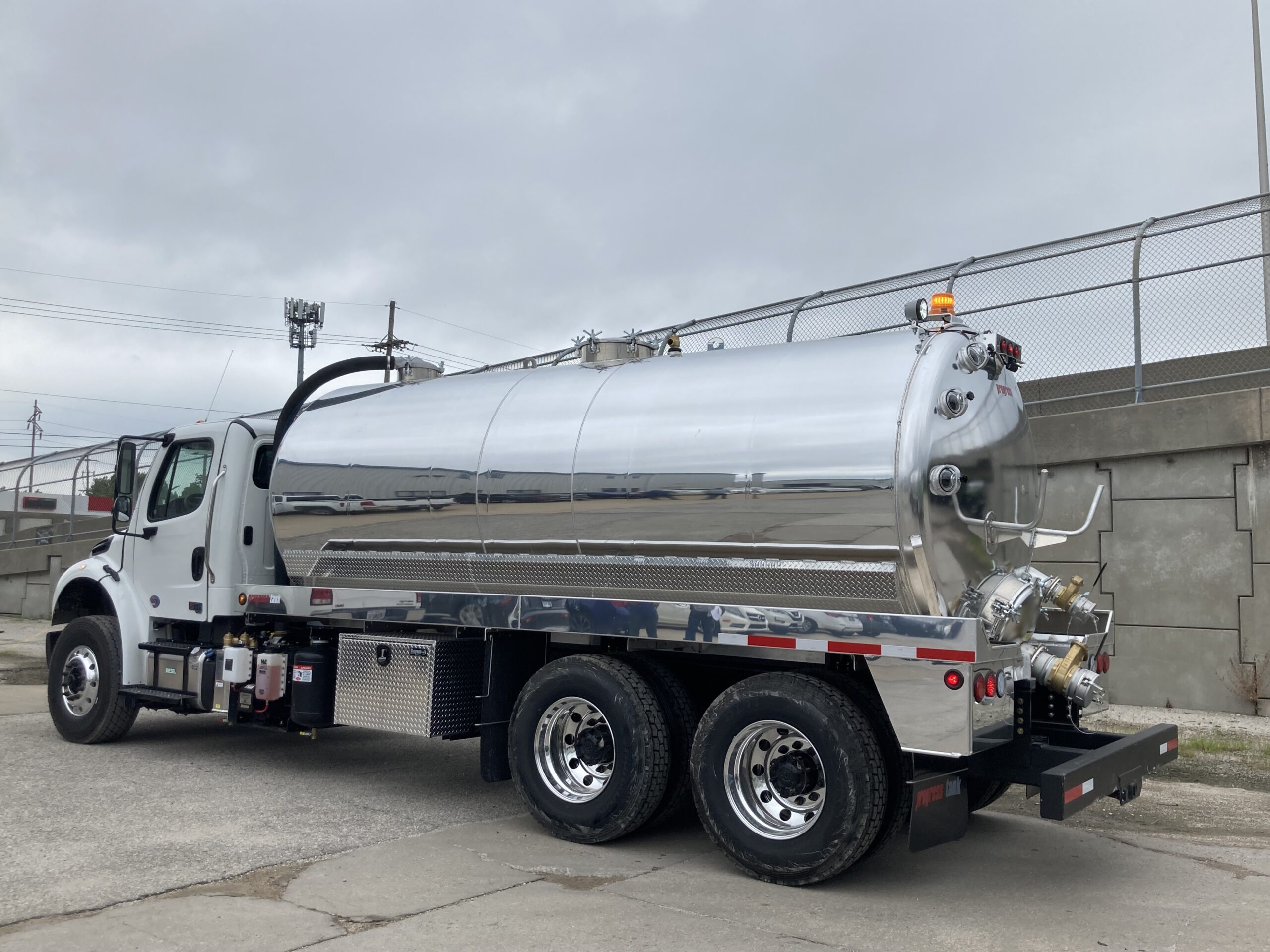 SEP 4000-GAL 1CPT AL W/ 2025 FREIGHTLINER M2 Plus - Progress Tank